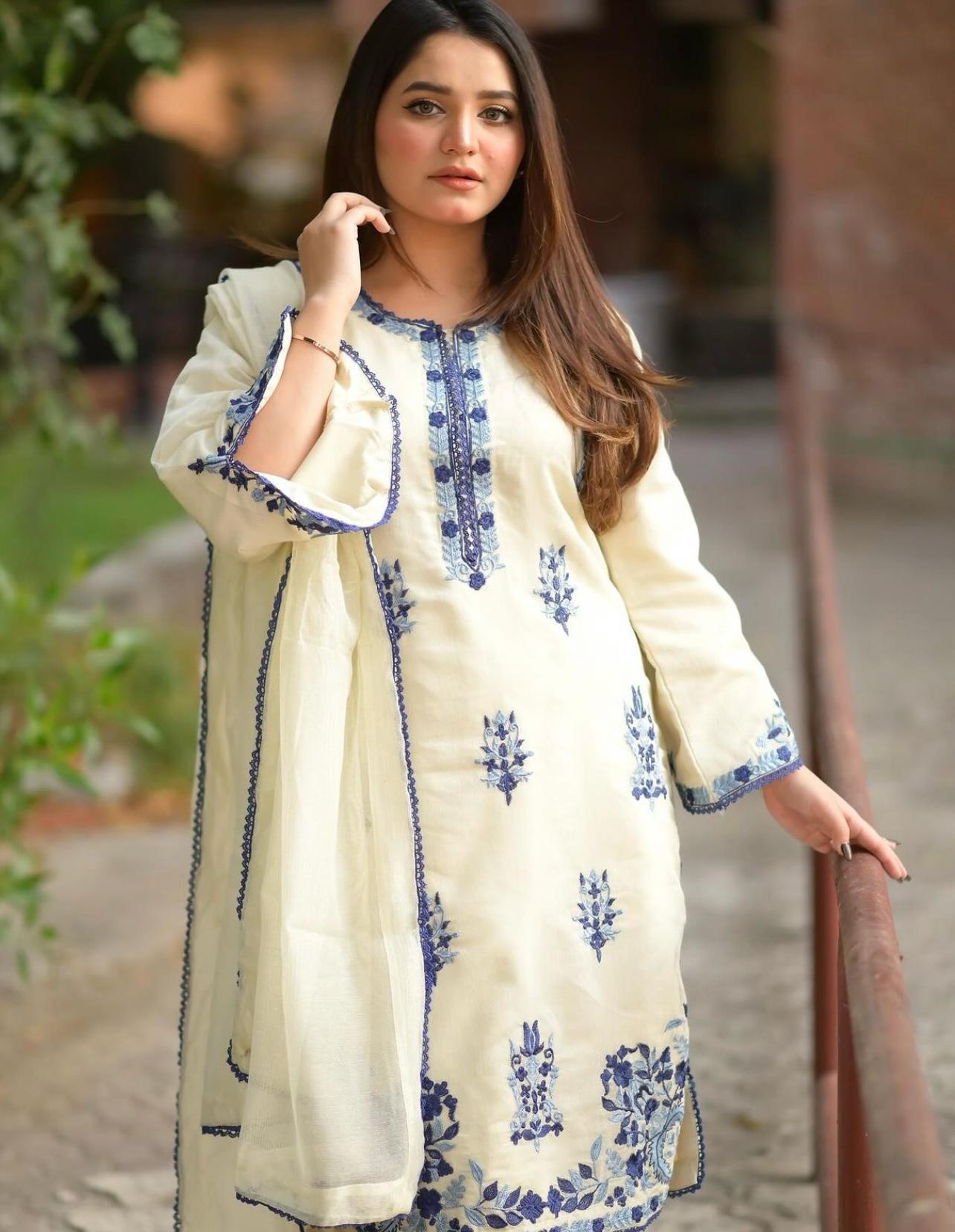 "Elegant 3-Piece Organza Malai Ensemble with Heavy Embroidery β¨π"