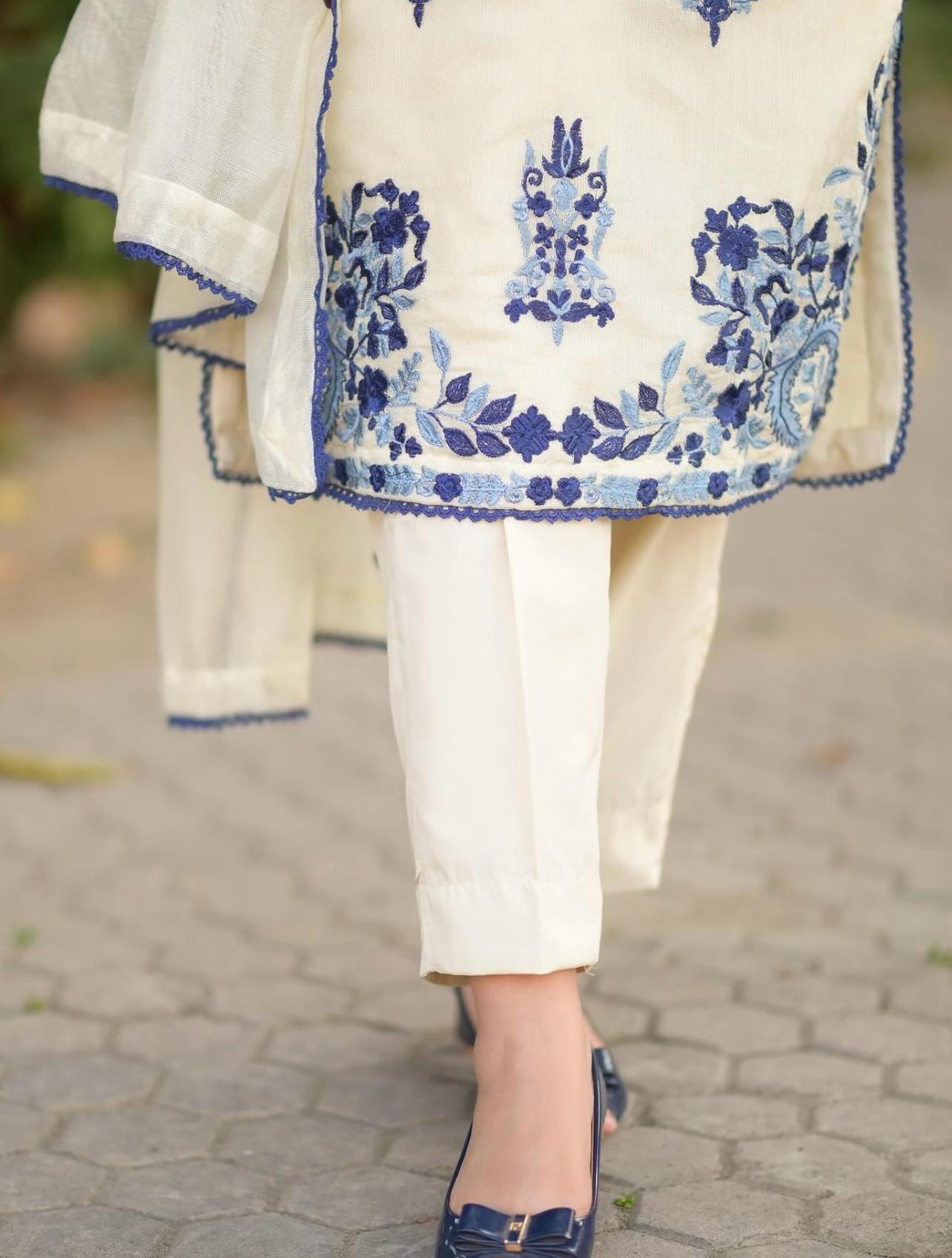 "Elegant 3-Piece Organza Malai Ensemble with Heavy Embroidery β¨π"