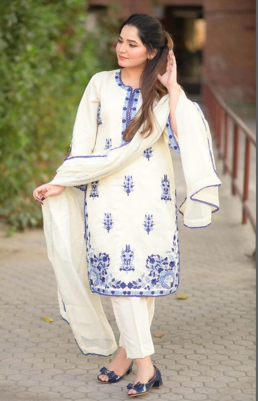 "Elegant 3-Piece Organza Malai Ensemble with Heavy Embroidery β¨π"