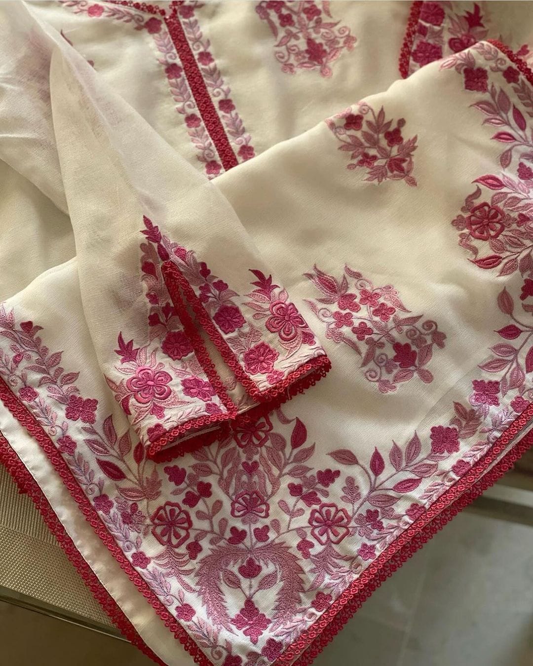 "Elegant 3-Piece Organza Malai Ensemble with Heavy Embroidery β¨π"