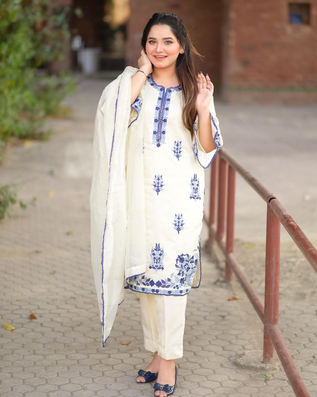 "Elegant 3-Piece Organza Malai Ensemble with Heavy Embroidery β¨π"