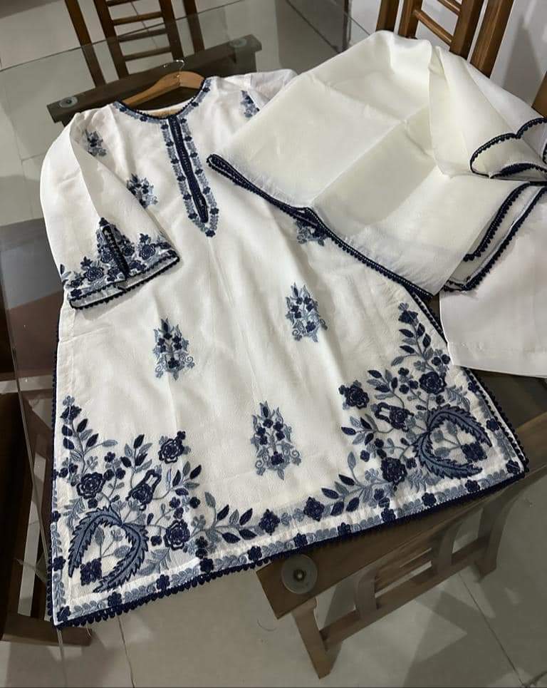 "Elegant 3-Piece Organza Malai Ensemble with Heavy Embroidery β¨π"